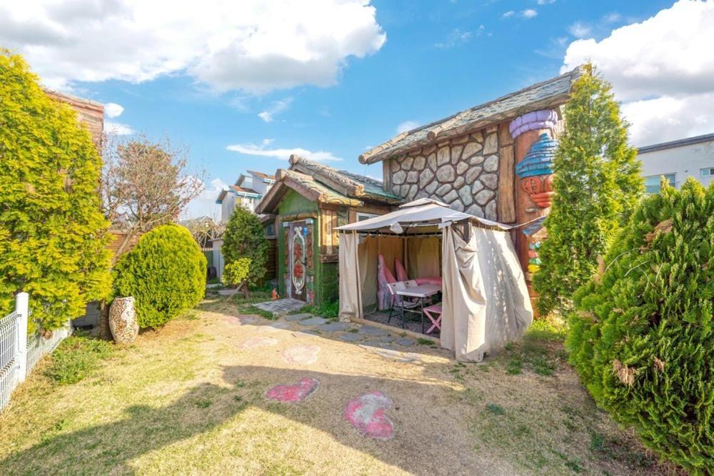 Lala Land Pet Friendly Pension Gyeongju Esterno foto