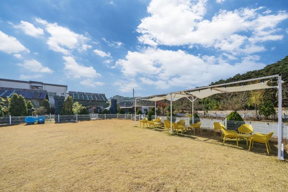 Lala Land Pet Friendly Pension Gyeongju Esterno foto