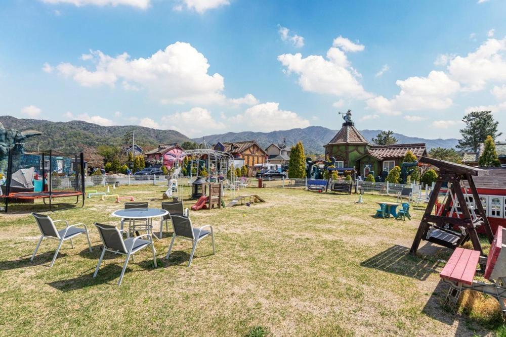 Lala Land Pet Friendly Pension Gyeongju Esterno foto